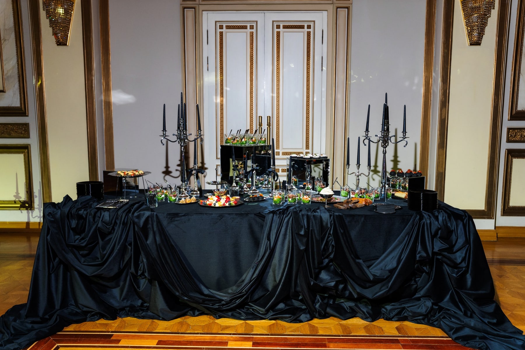 Фуршетная линия Good Catering в чёрной сервировке