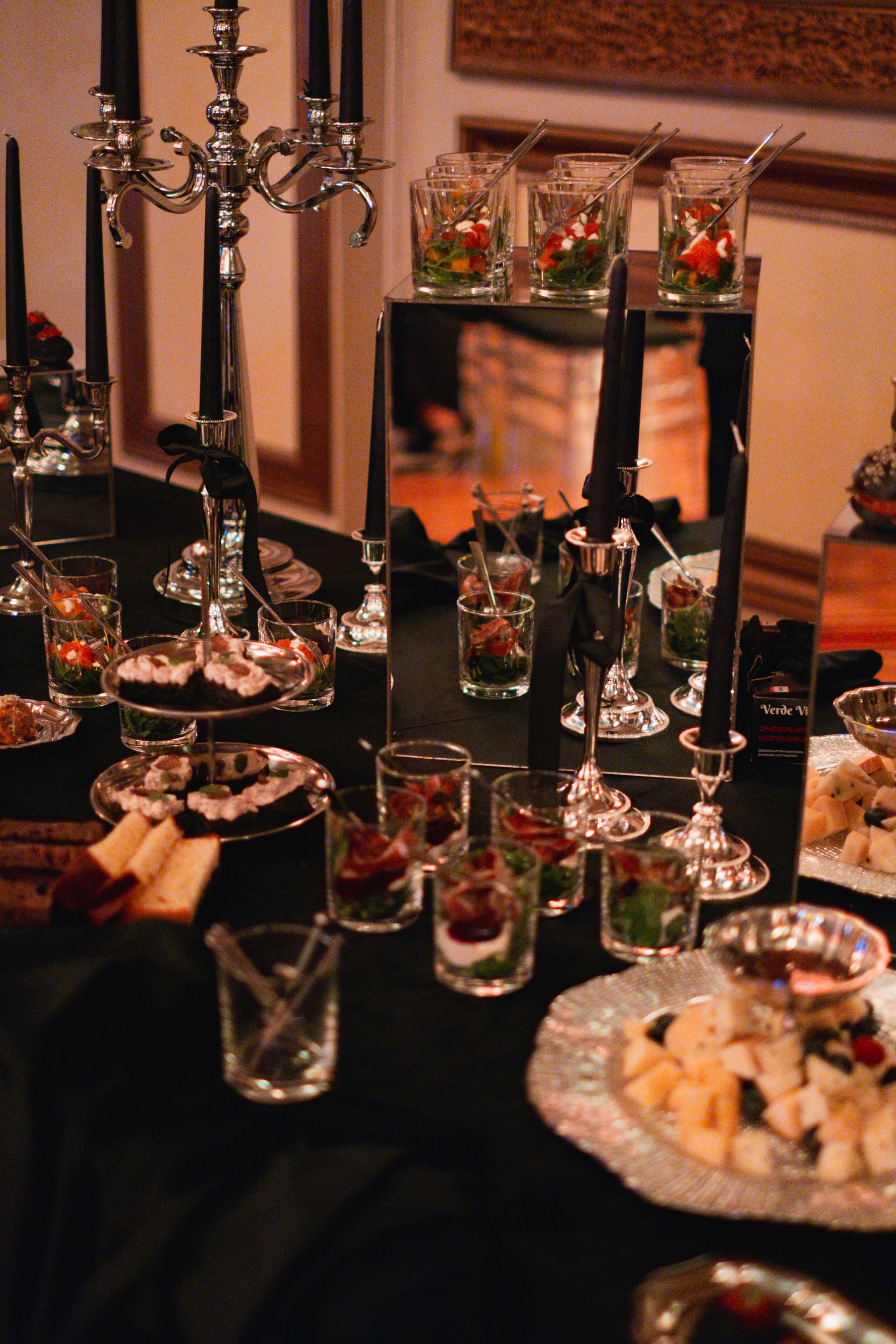 Фуршетный стол Good Catering в торжественном пространстве