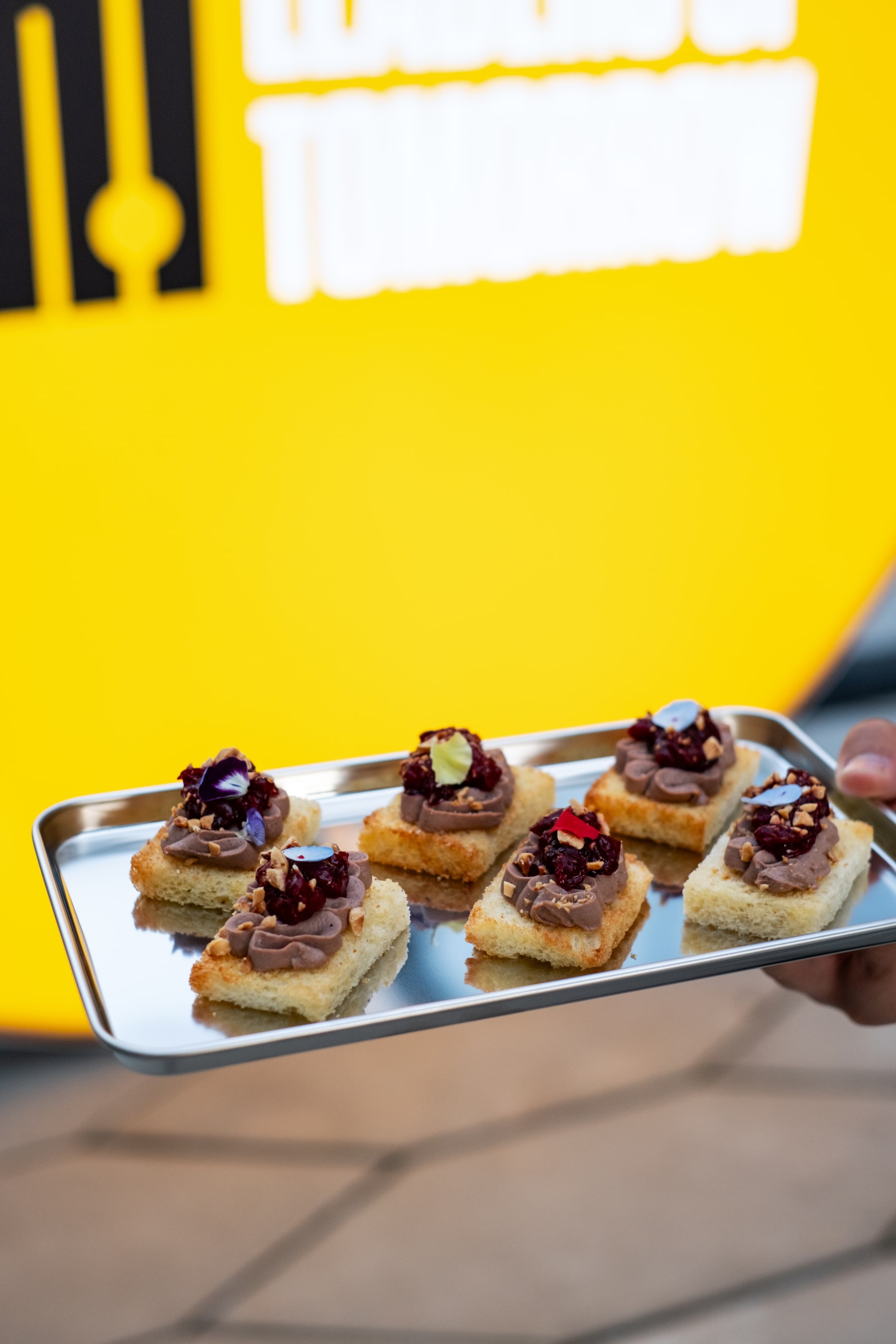 Tatler Gen.T шарасындағы Good Catering десерттері